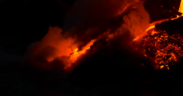 밤에 Kilauea 화산 하와이에서 하와이 용암 흐름 — 비디오