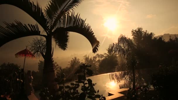 Guarda-chuva tradições na ilha de Bali, Sunset Indonesia — Vídeo de Stock