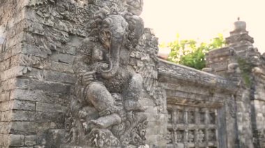 Endonezya, Bali 'deki Pura Luhur Uluwatu Tapınağı' ndaki kapı