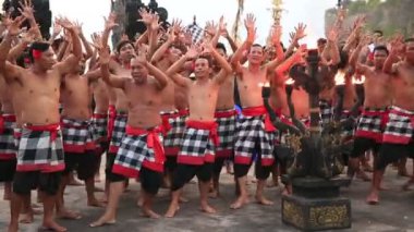 Uluwatu Tapınağı'nda Geleneksel Bali Kecak Dansı, Bali, Endonezya