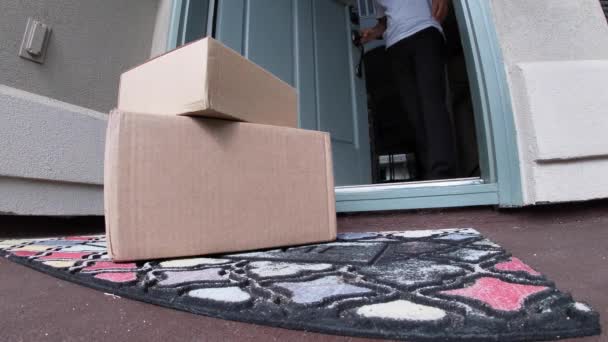 Package Mat Door Which Opens Man Picks Delivered Home Door — Stock Video