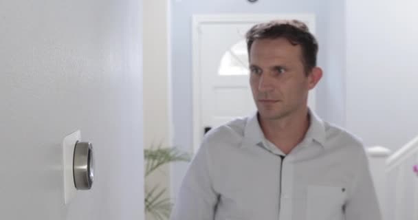 Homme Réglage Smart Thermostat Gadget Maison Système — Video