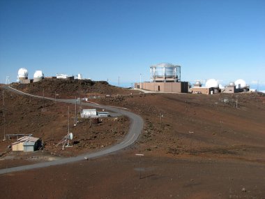 Mauna Kea Dağı 'nın tepesindeki teleskoplar, Büyük Ada, Hawaii