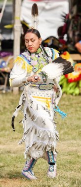 New York City, ABD - 5 Haziran 2011: Brooklyn 'deki NYC Pow Wow' da yerli halk festivali. Pow-wow, Kuzey Amerika yerlilerinin toplanma ve mirası kutlamalarıdır.