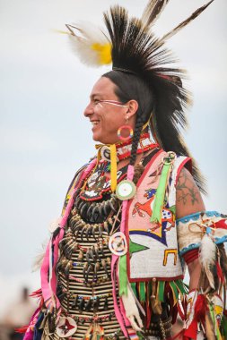 New York City, ABD - 5 Haziran 2011: Brooklyn 'deki NYC Pow Wow' da yerli halk festivali. Pow-wow, Kuzey Amerika yerlilerinin toplanma ve mirası kutlamalarıdır.