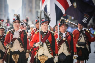 MANHATTAN, NY - 9 Nisan 2011: New York 'ta 13. Tartan Günü Geçidi. Geçit töreni altıncı caddede 45. Cadde 'de başlıyor ve 55. Cadde' ye kadar devam ediyor..