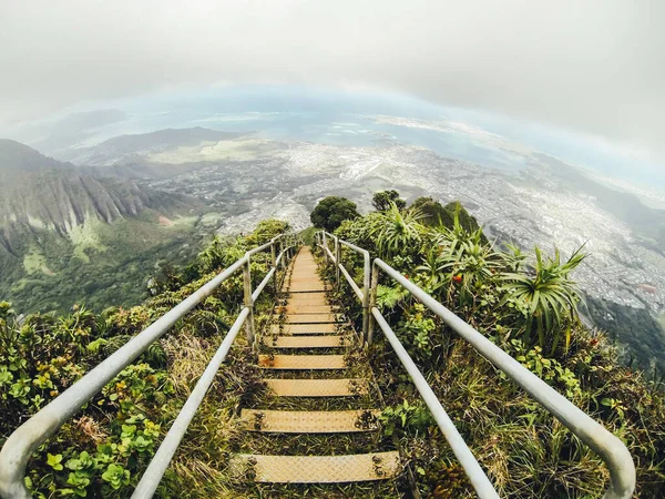 Cennete Yürüyüş Merdiveni, Haiku Merdivenleri, Hawaii, Oahu, ABD