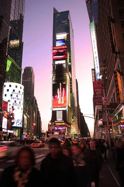 Manhattan Listopadu 2011 Times Square Rušnou Turistickou Křižovatkou Neonového Umění — Stock fotografie