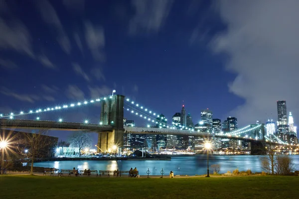 マンハッタン ニューヨーク 2009年5月9日 夜明けにニューヨークの有名なブルックリン橋 — ストック写真