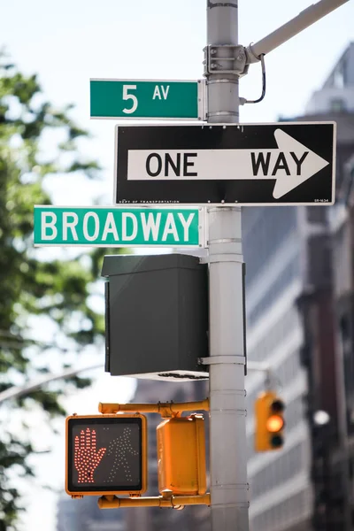 Manhattan Září 2010 Broadway Sign New York City Usa Slunečného — Stock fotografie