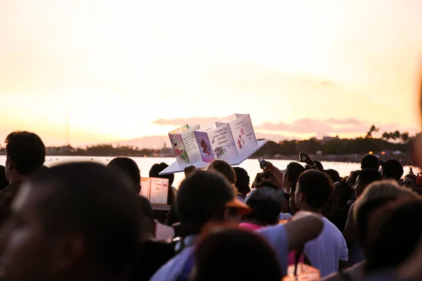 2013年5月27日 在阿拉莫阿纳海滩举行的阵亡将士纪念日灯笼浮游节 — 图库照片