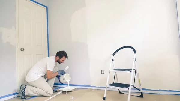 Man Pours Paint Tray Dips Roller Professional Interior Construction Worker — Stock Photo, Image