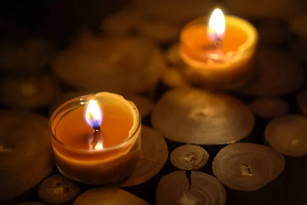 Primer Plano Vela Candente Encendida Mesa Casa Ambiente Romántico Con — Foto de Stock