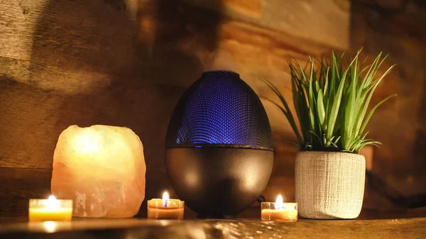 Aroma Öllampe Kerzen Auf Holztisch Zimmer Aromatherapie Stockbild