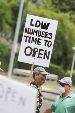 1 Mayıs 2020: Hawaii Rallisini Yeniden Açın, Coronavirus COVID-19 'un Hawaii Eyaleti Kongre Binası' nda kapanması sırasında işletmeleri yeniden açma protestoları