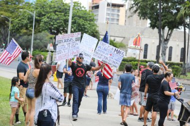 1 Mayıs 2020: Hawaii Rallisini Yeniden Açın, Coronavirus COVID-19 'un Hawaii Eyaleti Kongre Binası' nda kapanması sırasında işletmeleri yeniden açma protestoları