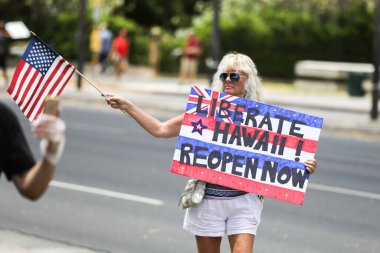 1 Mayıs 2020: Hawaii Rallisini Yeniden Açın, Coronavirus COVID-19 'un Hawaii Eyaleti Kongre Binası' nda kapanması sırasında işletmeleri yeniden açma protestoları
