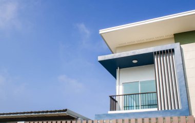 sundurma ile mavi gökyüzü arka plan