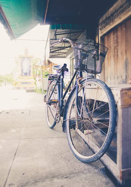 Retro bicyble w miejskich — Zdjęcie stockowe
