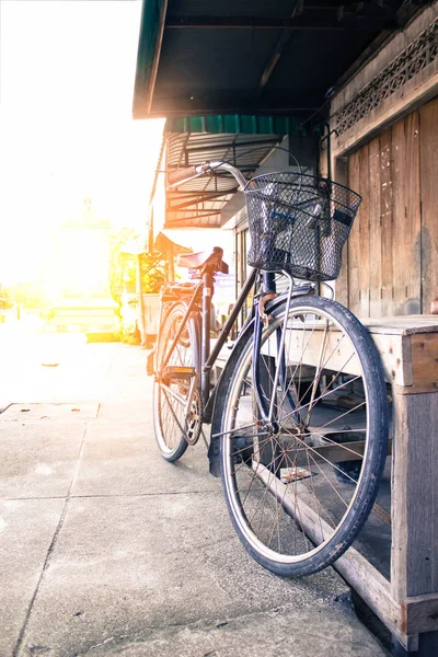 Retro bicyble v městských — Stock fotografie