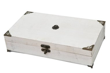 Metal mandallı, beyaz, güzel bir retro tabut. İzole edilmiş.