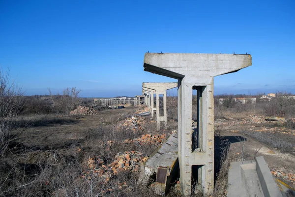 Concrete Beams Ruins Blue Sky — 스톡 사진