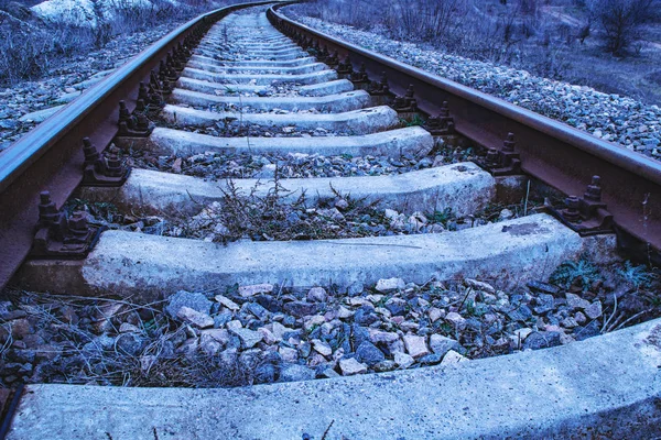 黄昏时分的铁路线 — 图库照片