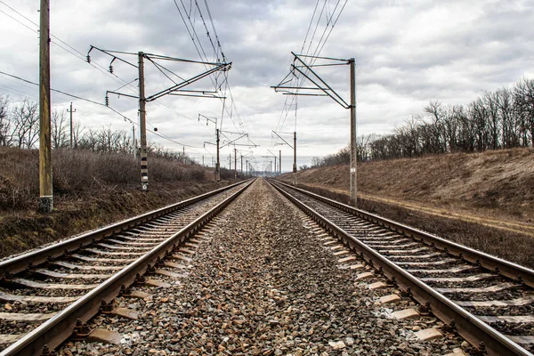 Demiryolu Rayları Gökyüzü Arkaplanını Kapatıyor — Stok fotoğraf