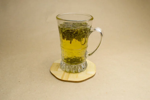 Egy Pohár Zöld Tea Standon — Stock Fotó