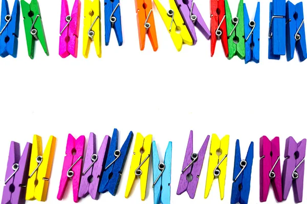 Kleurrijke Wasknijpers Een Witte Achtergrond — Stockfoto