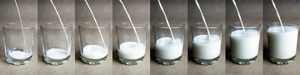 Processen Att Hälla Mjölk Ett Glas Beige Bakgrund — Stockfoto
