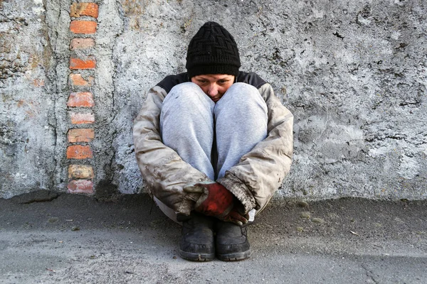 Dirty Homeless Woman Sitting Gray Wall Hugging Her Legs — Stock Photo, Image