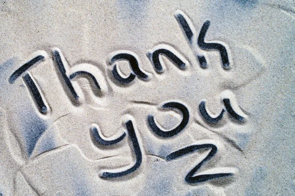 Kuma Yazılmış Kelimeler Deniz Kumuna Yazılmış Yazıtlar Için Teşekkürler — Stok fotoğraf