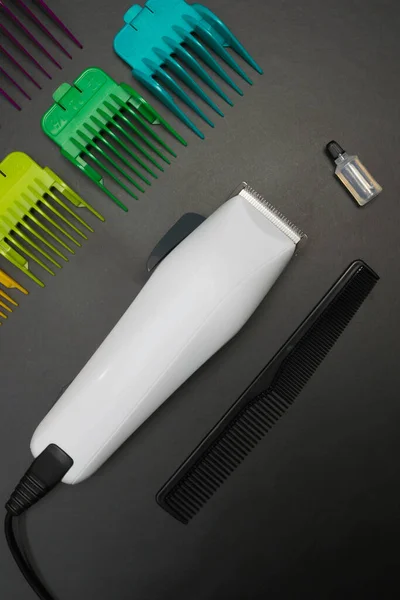 Stylowe Profesjonalne Maszyny Fryzjerskie Strzyżenia Włosów Strzyżenia Włosów Wielokolorowe Dysze — Zdjęcie stockowe
