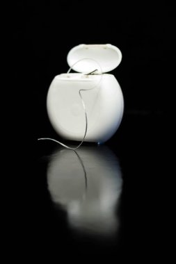 Diş ve oral bakım ürünleri. Diş temizliği ve ağız boşluğu. Diş ipi.