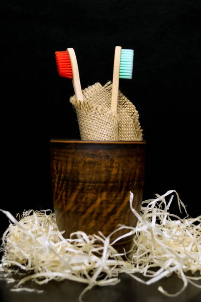 Dřevěné Kartáčky Hliněném Poháru Přípravky Pro Zubní Ústní Péči Hygiena — Stock fotografie
