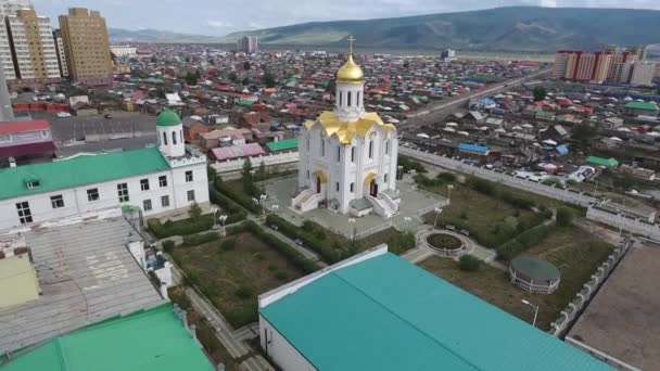 Luchtfoto Drone Van Een Russische Kerk Met Verguld Dak Mongolie — Stockvideo