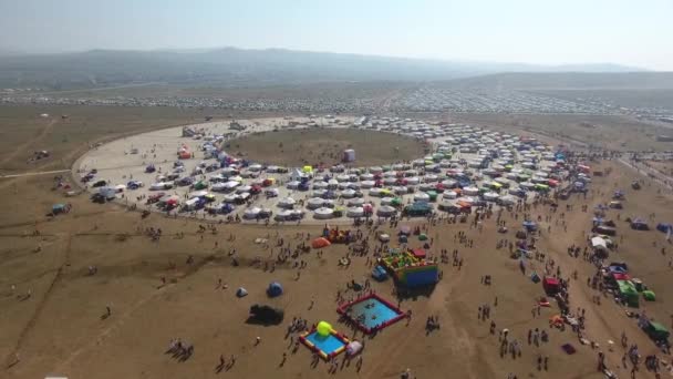 Letecký Dron Záběr Naadam Festival Mongolsko Tucet Jurt Slunečný Den — Stock video