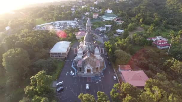 Εναέρια Drone Πυροβόλησε Πάνω Sacre Coeur Martinique Στο Ηλιοβασίλεμα Zoom — Αρχείο Βίντεο