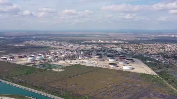 Colpo Aereo Benzina Serbatoi Stoccaggio Del Gas Naturale Sponda Mediterranea — Video Stock