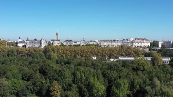 Aerial View Park Trees Discovering Pau France Sunny Day — ストック動画