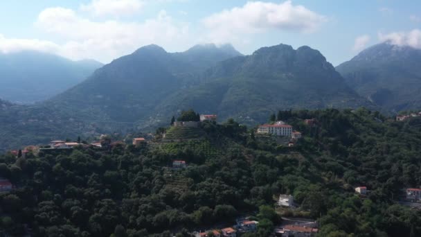 Erstaunliche Hügel Häuser Luftaufnahme Weinberge Französisch Alpen Berge Sonnig Tag — Stockvideo