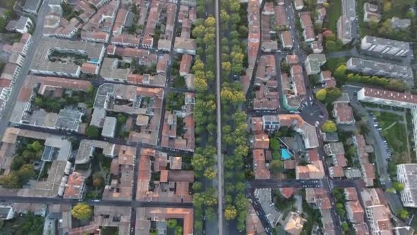 Aqueduct Overhead Med Träd Och Bostadsområde Montpellier — Stockvideo