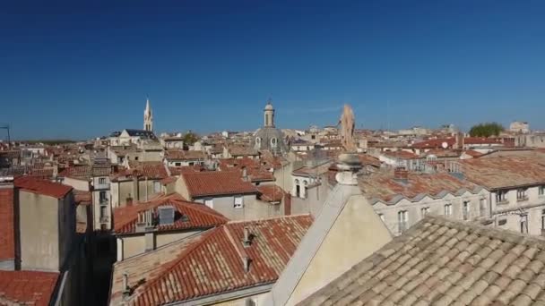 Vuelo Aéreo Aviones Tripulados Sobre Techos Centro Ciudad Montpellier Mediterráneo — Vídeo de stock