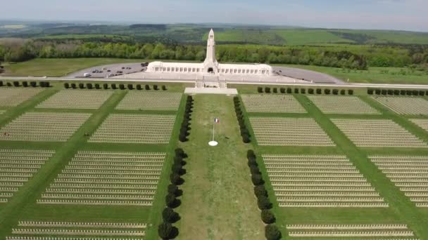 Hřbitov Douaumont Podle Drone Day Time — Stock video