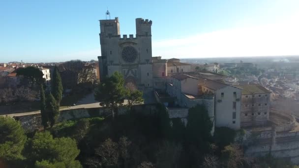 Drone Aerial Track Bziers Cathedral Sunny Day — ストック動画