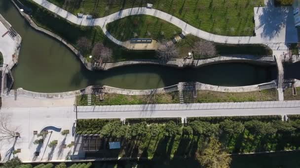 方塞兰尼斯锁定了靠近比齐尔无人驾驶飞机瞄准镜的Midi运河的楼梯锁 — 图库视频影像