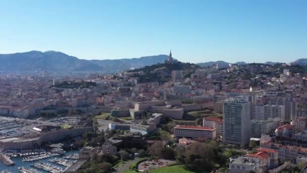 Marsella Vieux Port Aerial Back Traveling Basilic Notre Dame Garde — Vídeo de stock