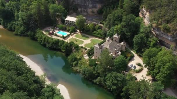 Castelo Medieval Castelo Caze Desfiladeiros Tarn Longo Rio Dia Ensolarado — Vídeo de Stock