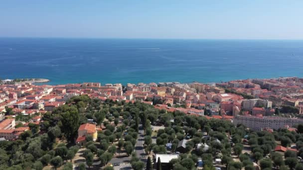 Menton Große Luftaufnahme Über Die Stadt Mit Mittelmeer Hintergrund Kiefern — Stockvideo
